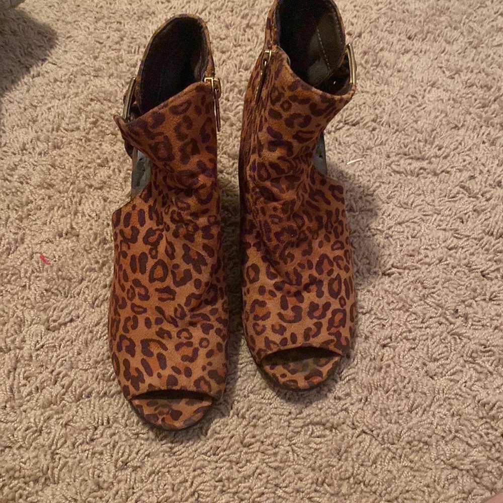 Cheetah heels - Picture 2 of 3